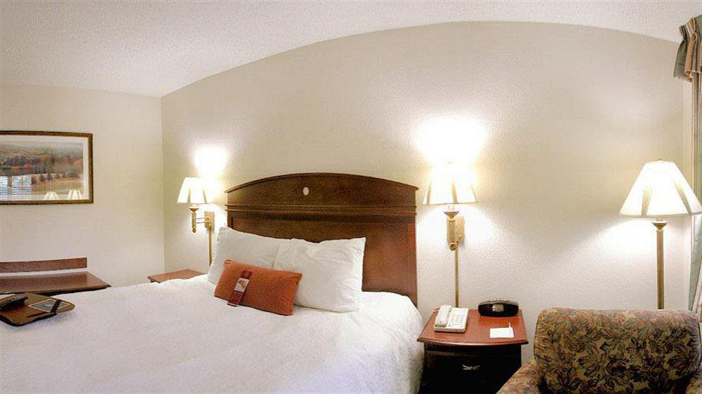 Hampton Inn Dalton Bagian luar foto