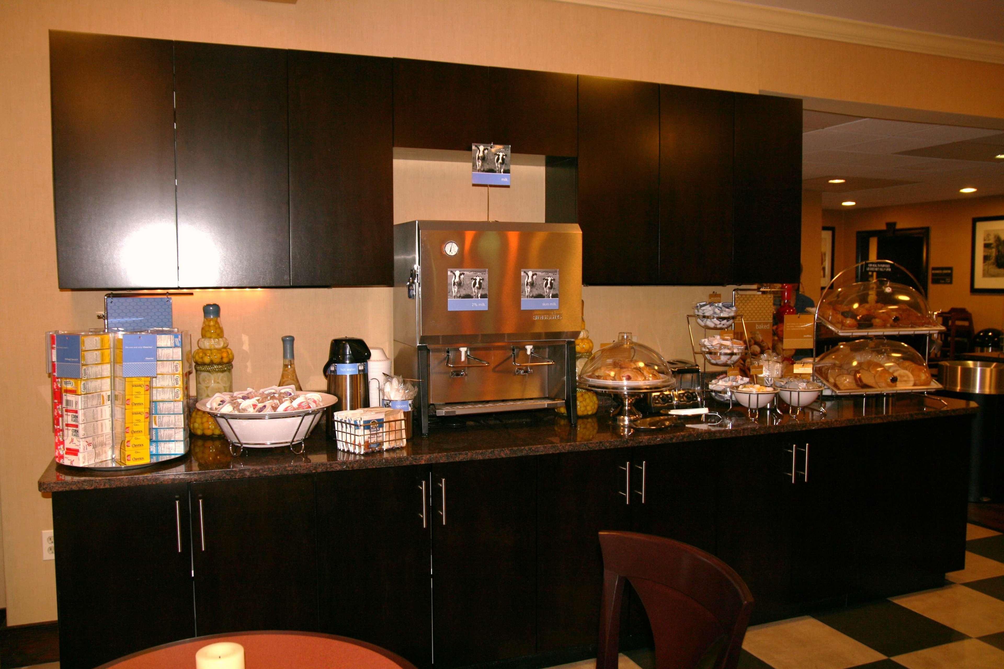 Hampton Inn Dalton Bagian luar foto