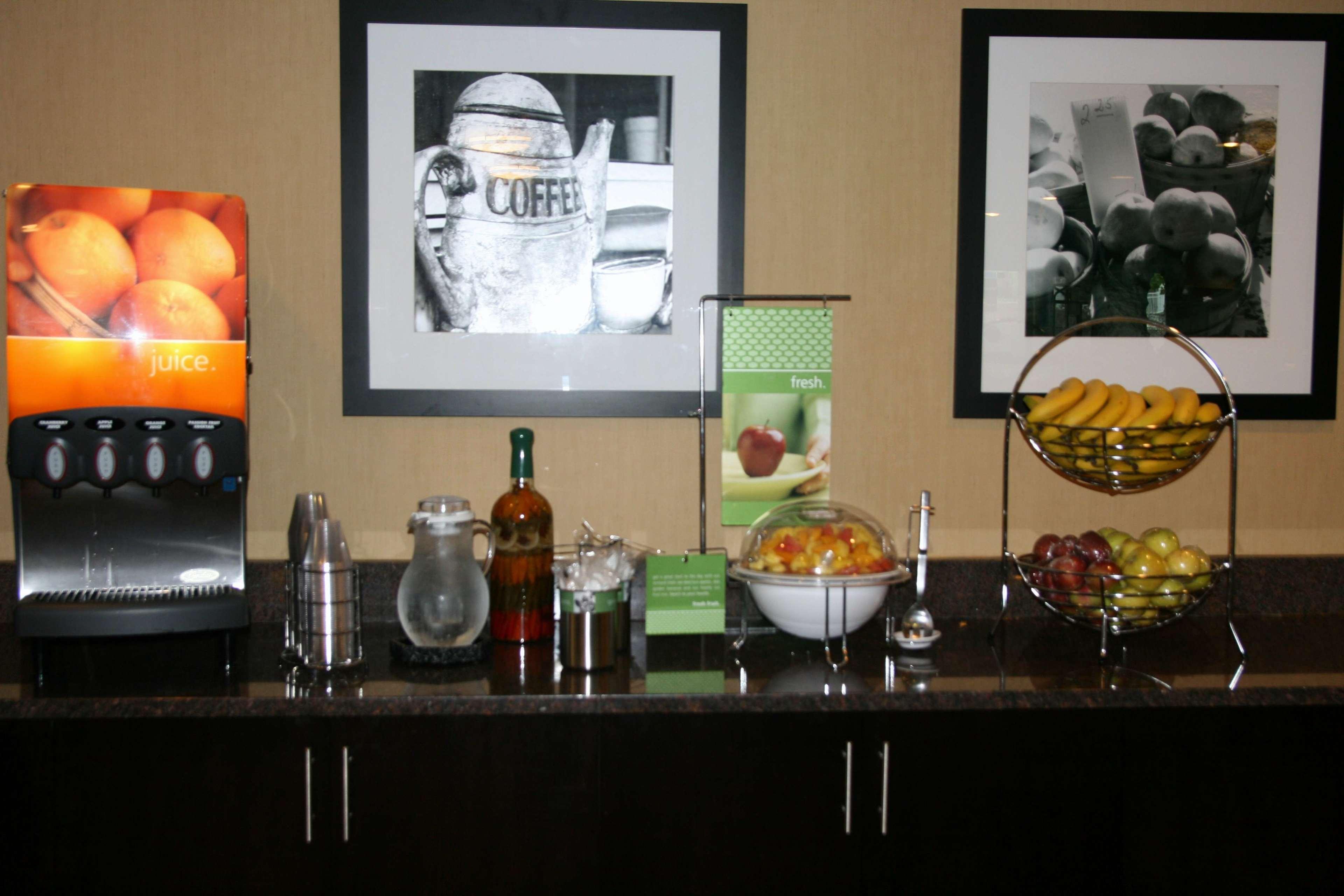 Hampton Inn Dalton Bagian luar foto