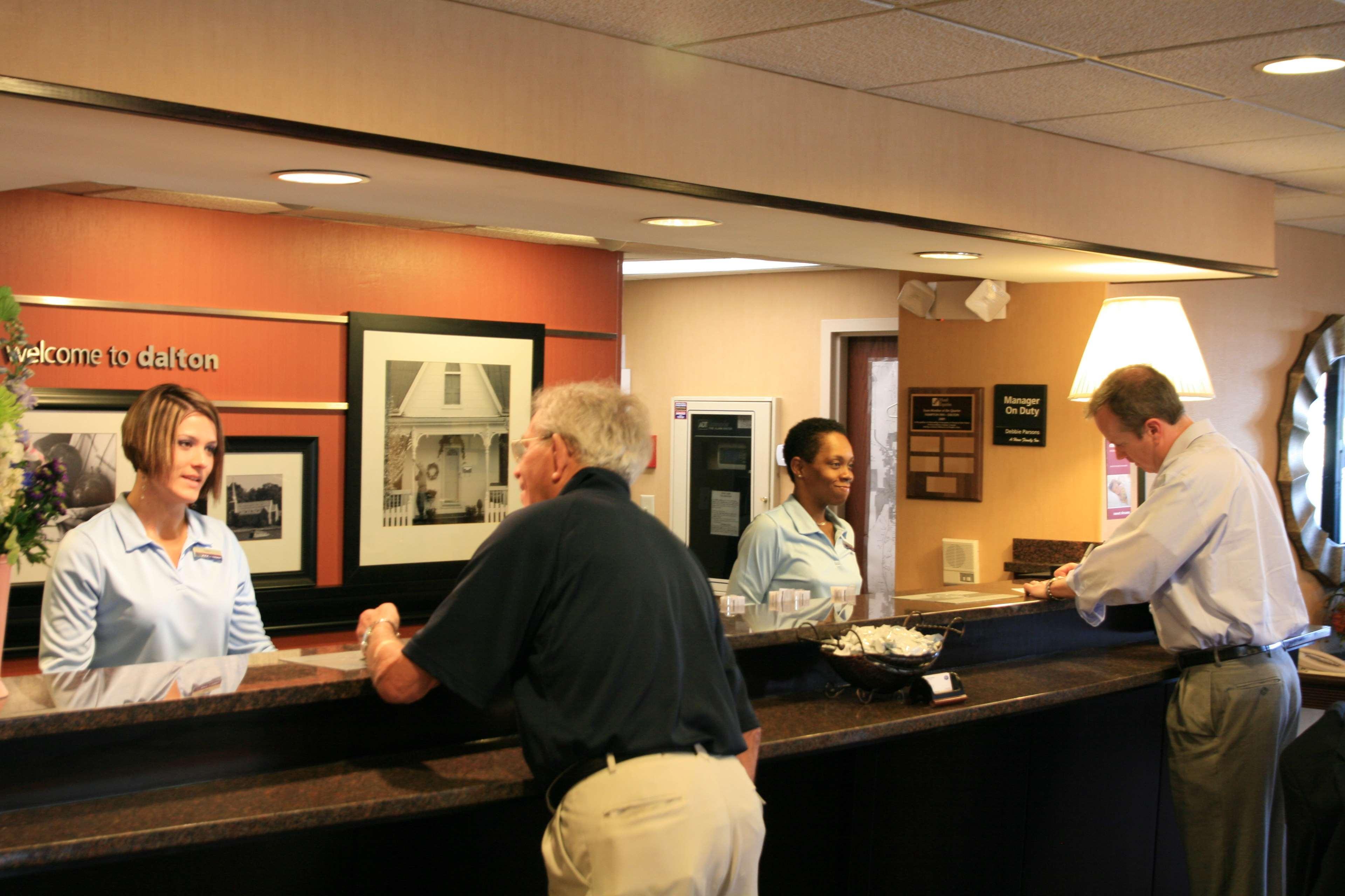 Hampton Inn Dalton Bagian luar foto