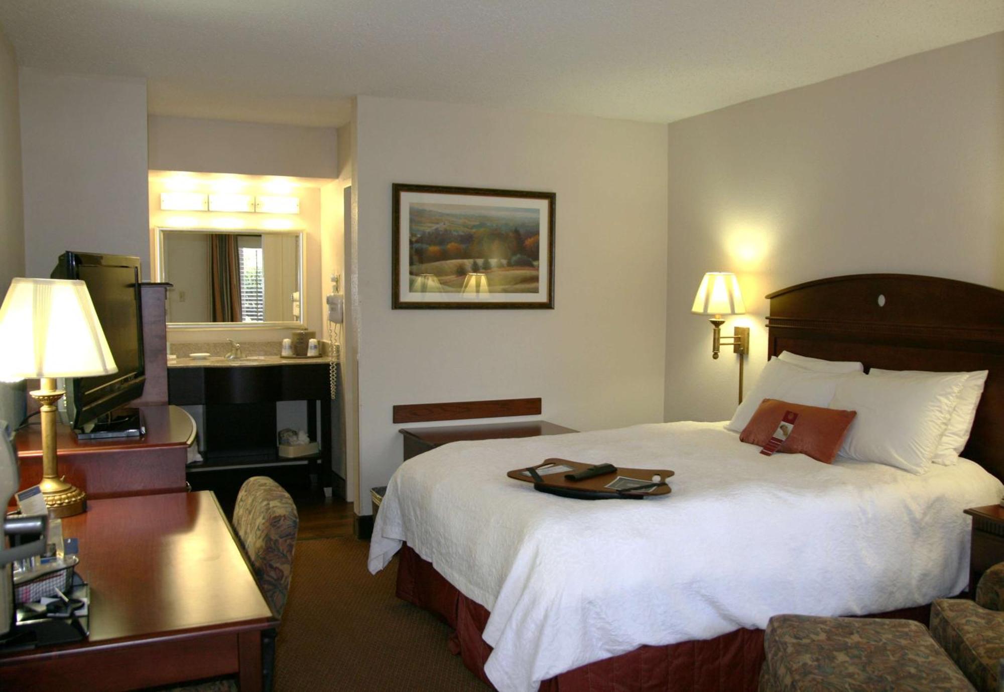 Hampton Inn Dalton Bagian luar foto