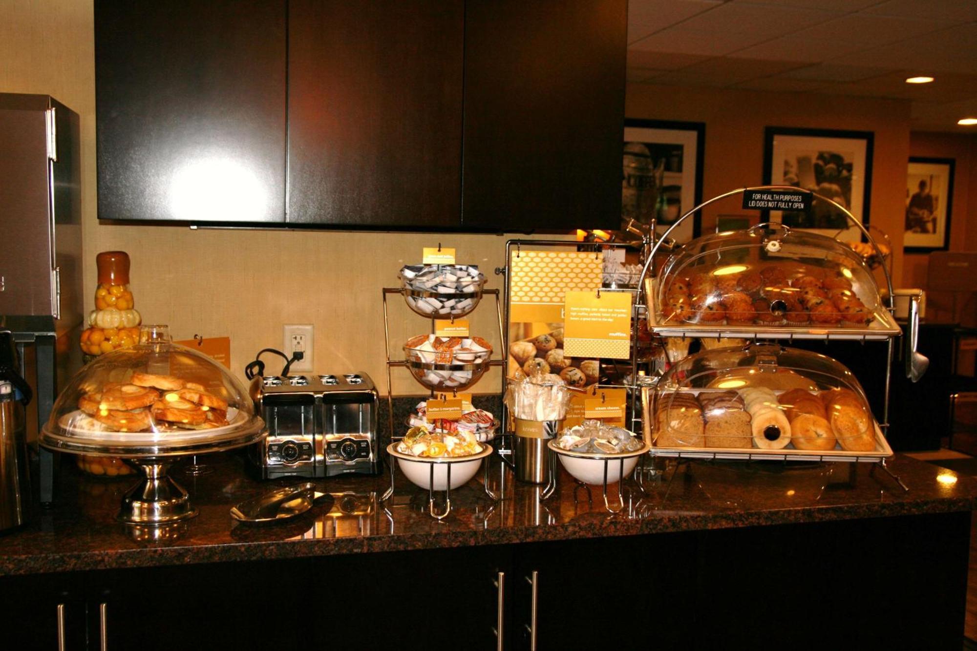 Hampton Inn Dalton Bagian luar foto