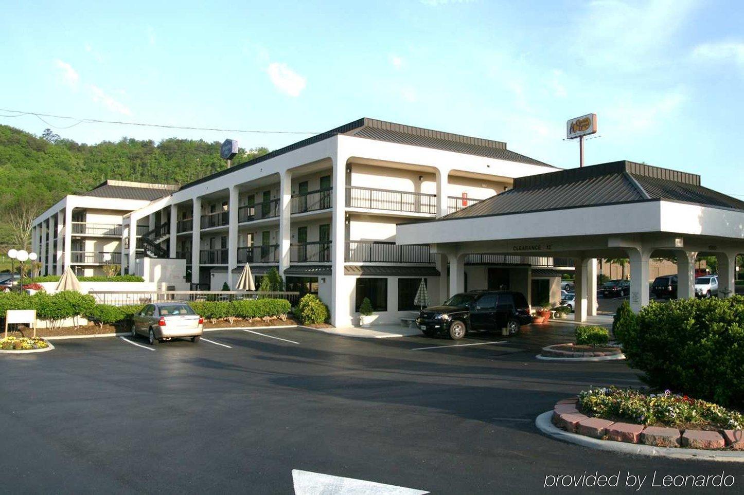 Hampton Inn Dalton Bagian luar foto