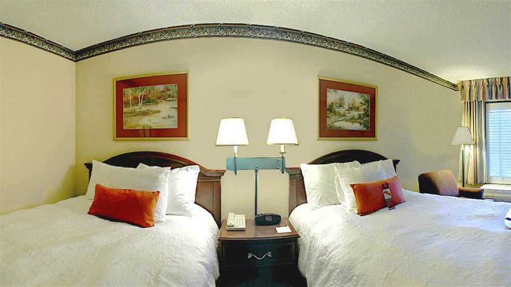 Hampton Inn Dalton Bagian luar foto