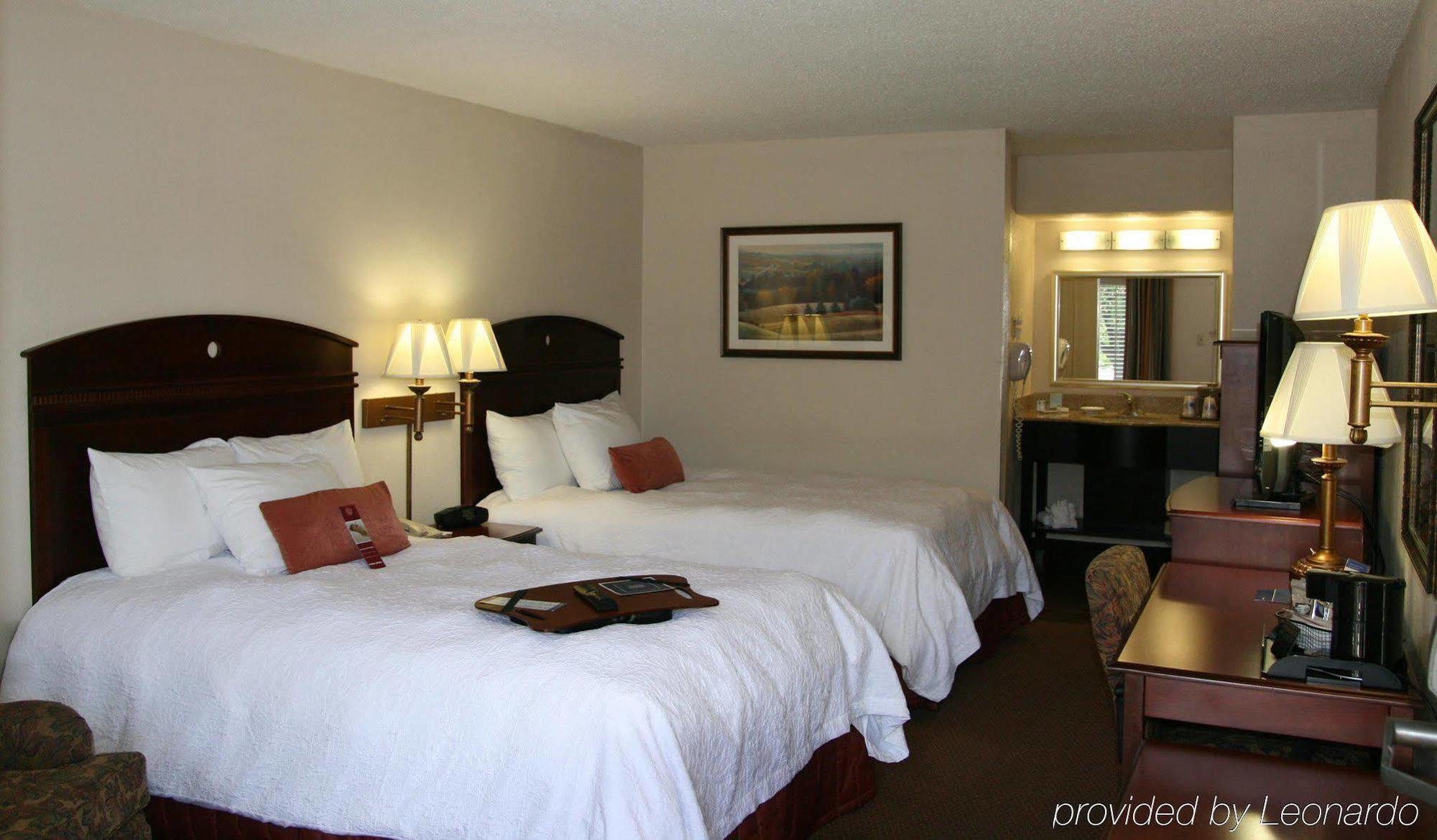 Hampton Inn Dalton Bagian luar foto