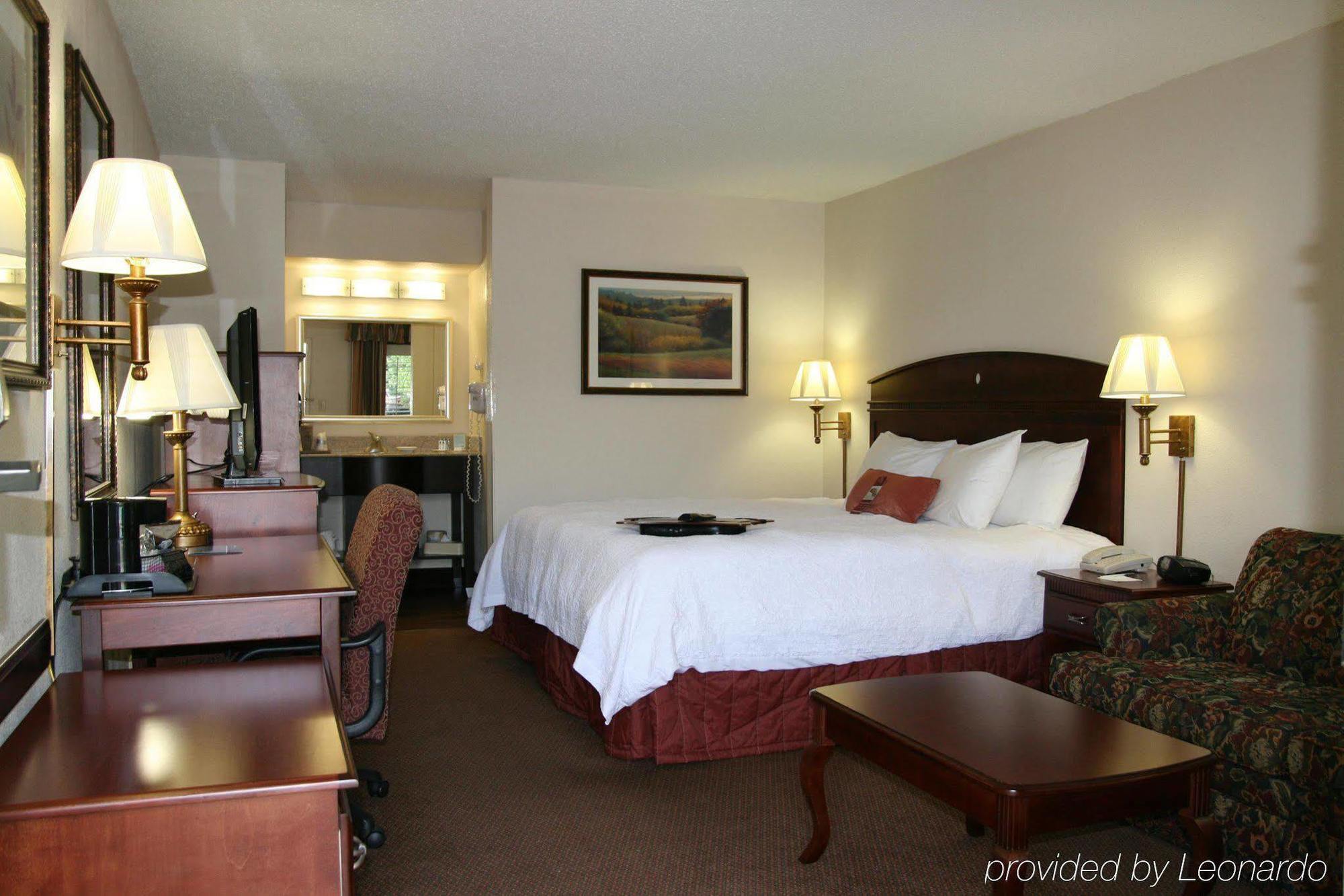 Hampton Inn Dalton Bagian luar foto