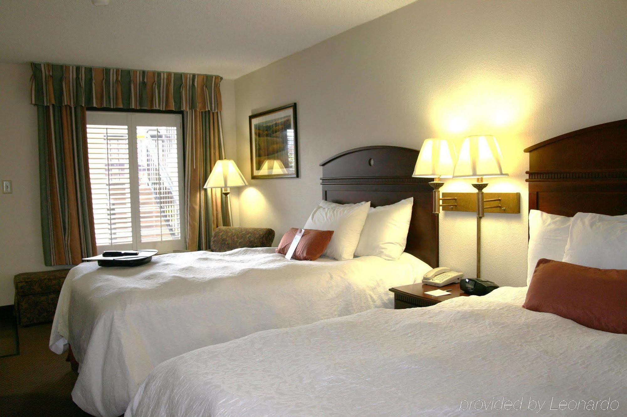 Hampton Inn Dalton Bagian luar foto